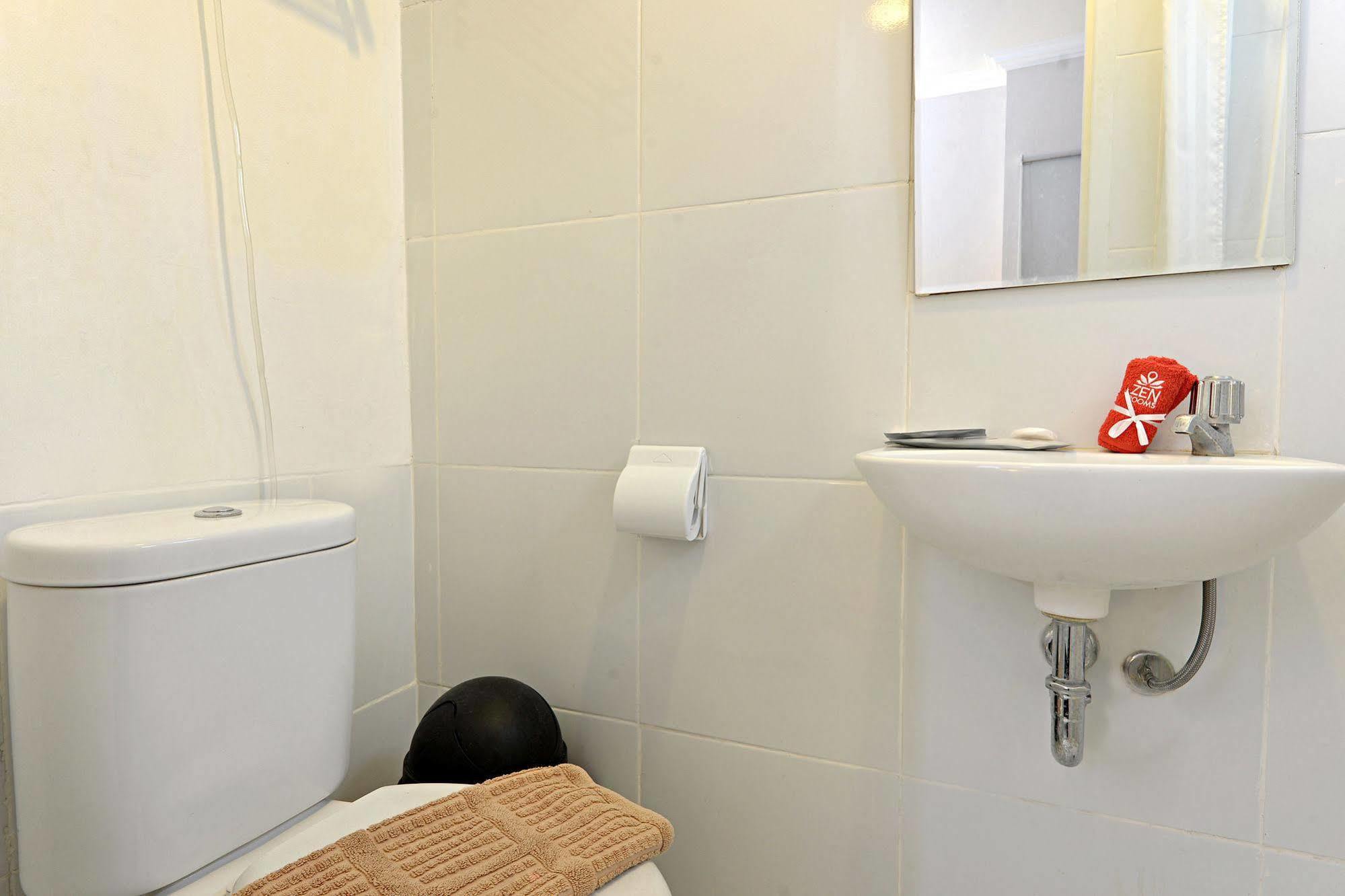 Zen Rooms Basic Tangerang Aeropolis Eksteriør bilde