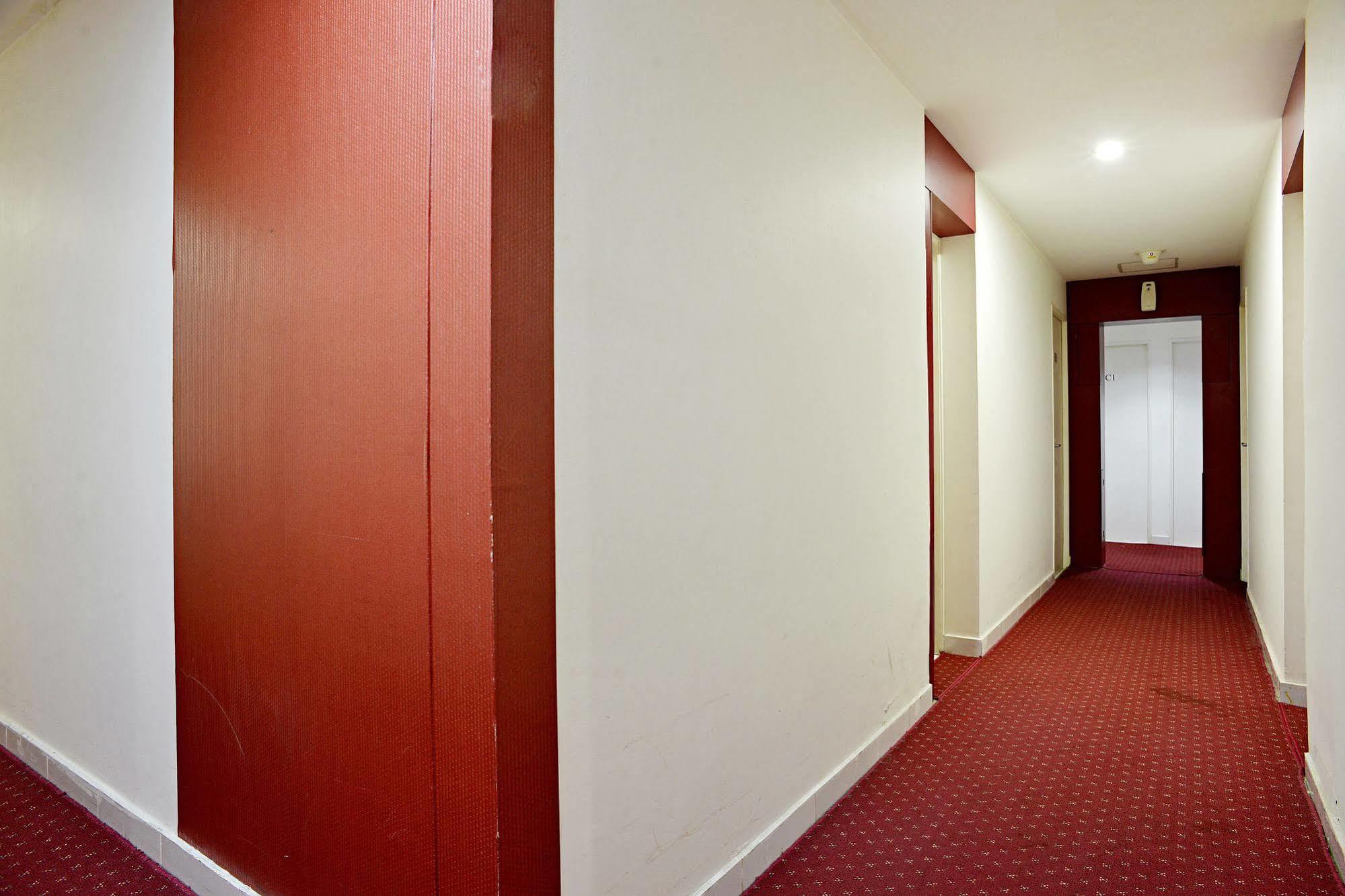 Zen Rooms Basic Tangerang Aeropolis Eksteriør bilde
